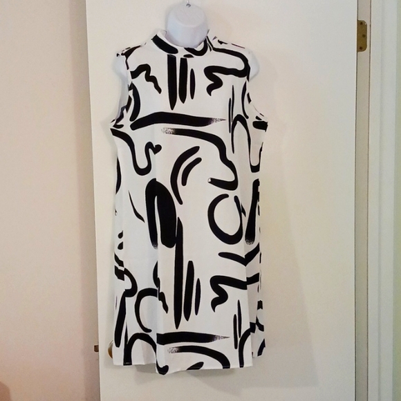 Dresses & Skirts - Bold print sleeveless dress